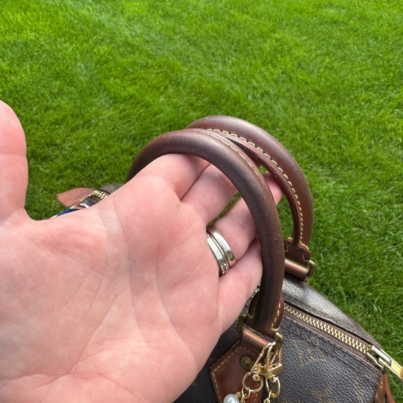 Authentic Louis Vuitton Speedy 25 - Picture 9 of 12